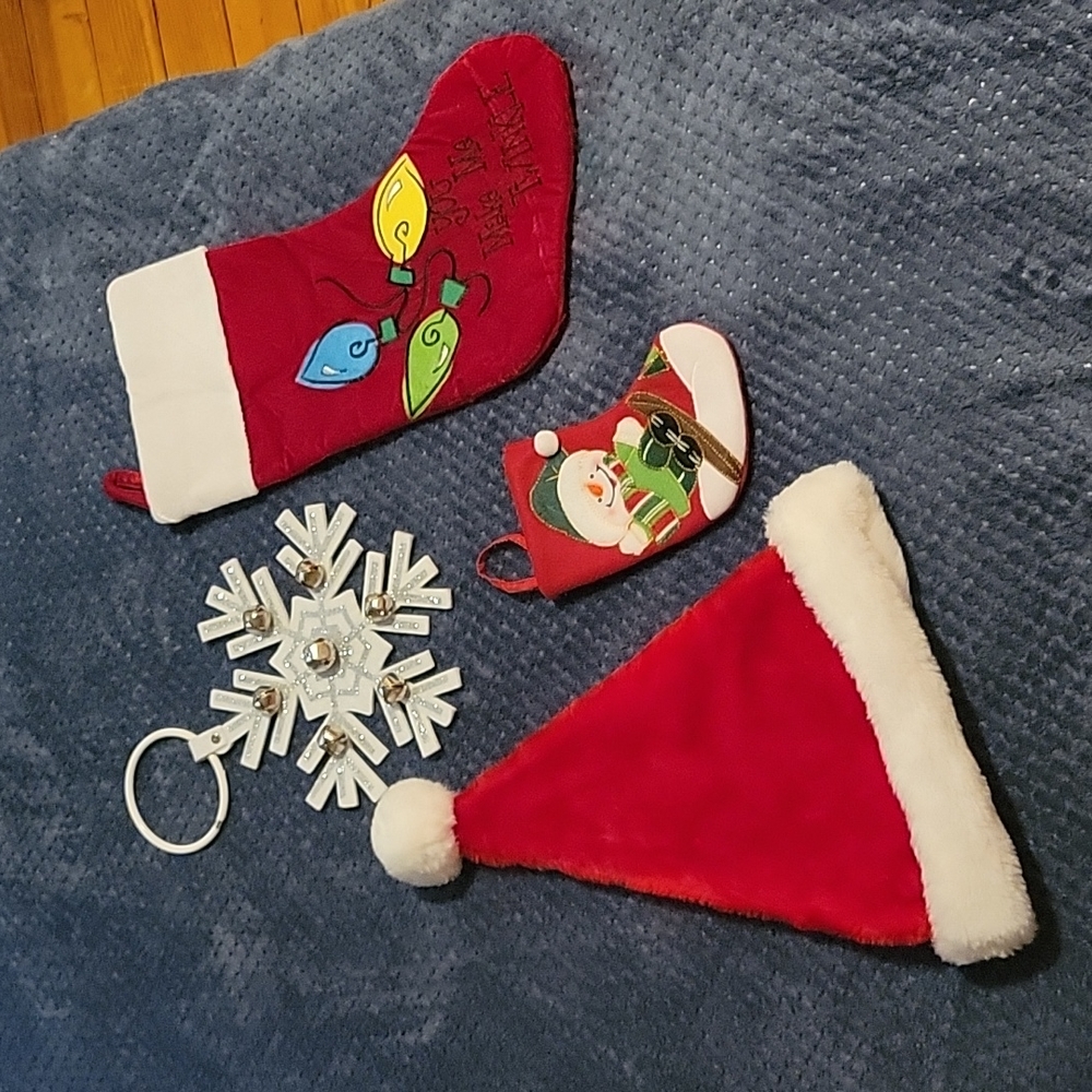 NEW SET OF 4 CHRISTMAS DECORATIONS - Picture 3 of 17